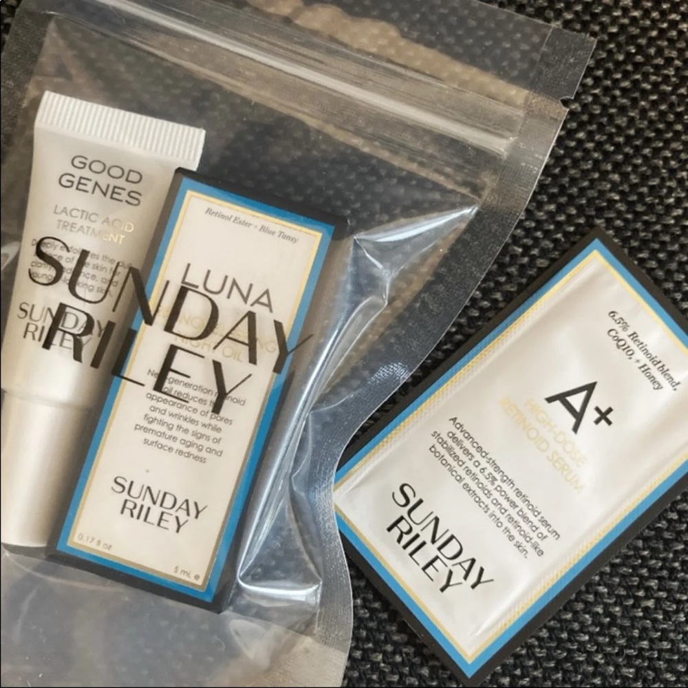 🌹Sunday Riley trial Bundle 💋 - Picture 2 of 15